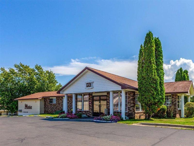 Quality Inn Lakefront Сент-Игнас Экстерьер фото